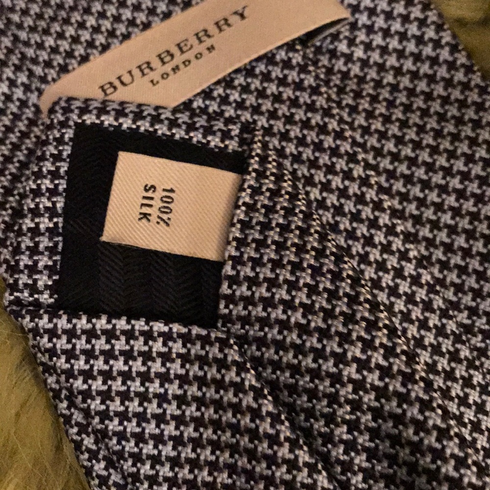 BURBERRY NECKTIE 👔 - Picture 6 of 7